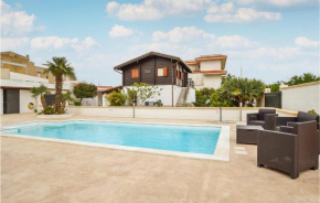 Beautiful home in Castelvetrano with Outdoor swimming pool, WiFi and 3 Bedrooms, Castelvetrano